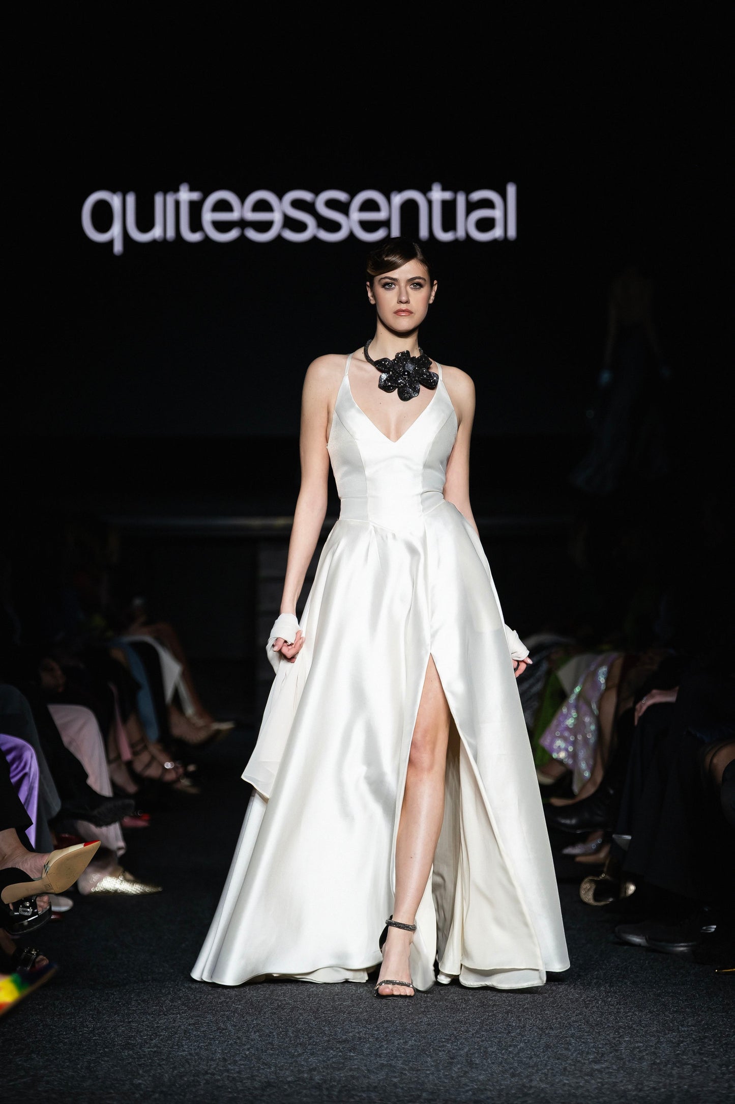 Low-cut Dress - Mikado